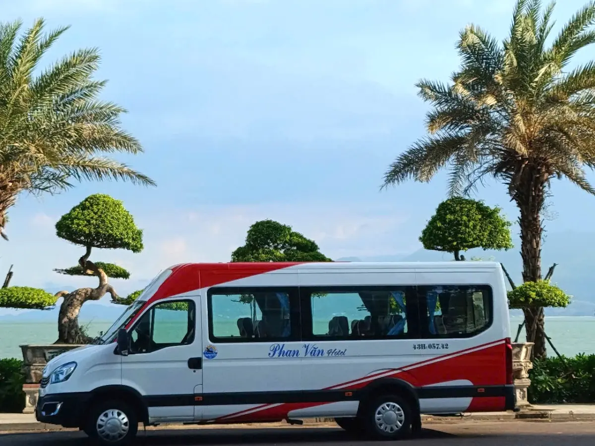 Thuê xe 19 chỗ Đà Nẵng đi Huế
