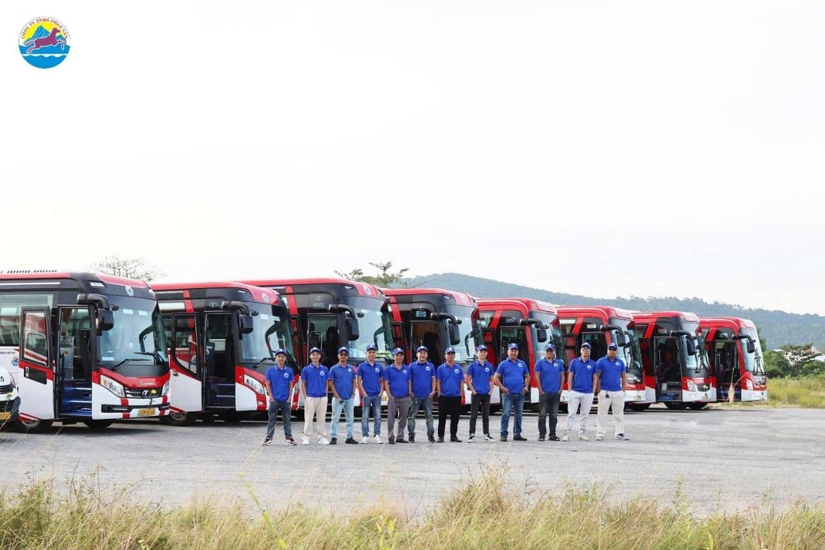 xe đưa đón khách du lịch tại cảng