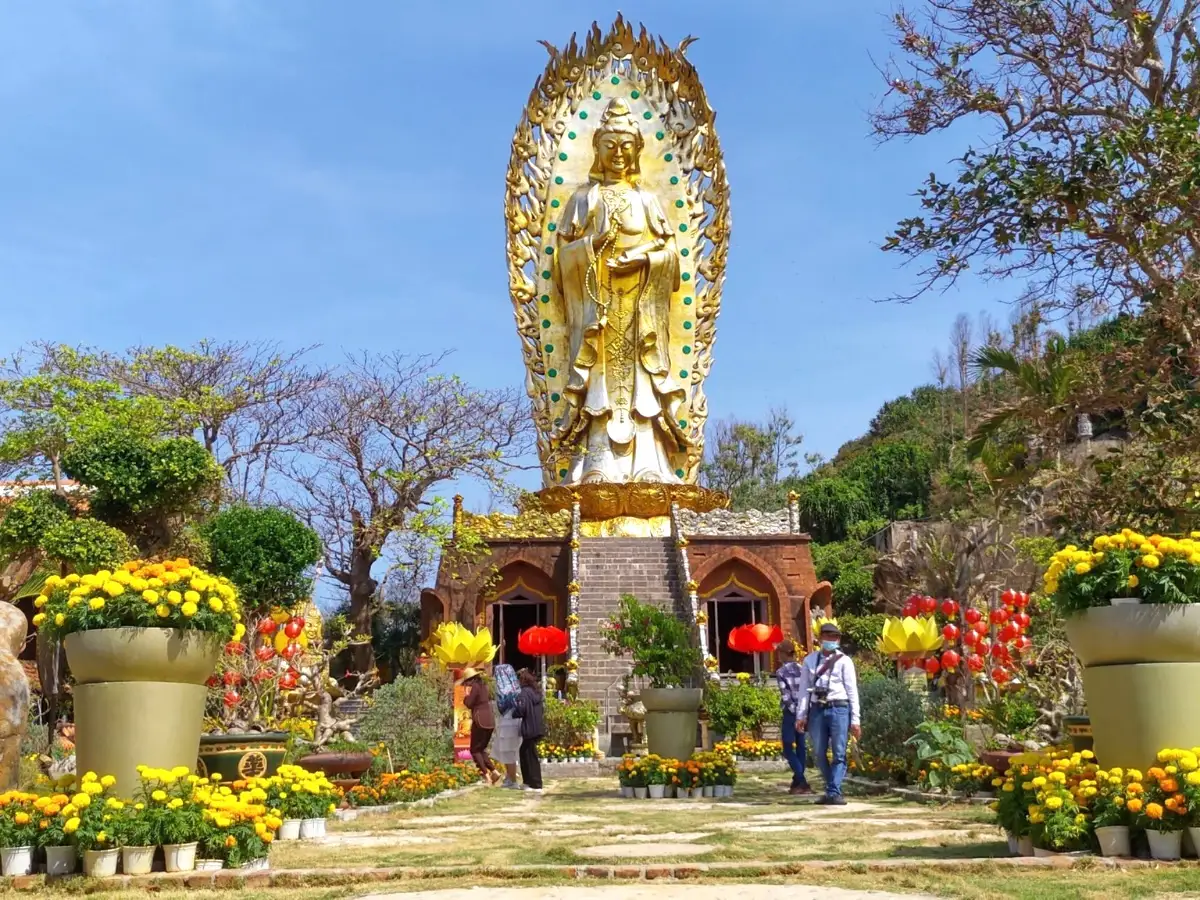 Khám phá tượng phật Quan Âm tại Tịnh xá Ngọc Hòa