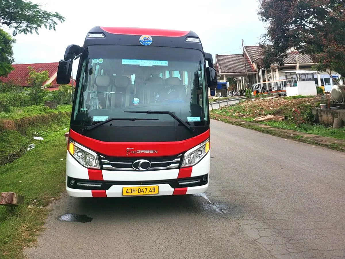 Xe 29 chỗ Phan Văn đã sẵn sàng đưa bạn khám phá nước Lào xinh đẹp