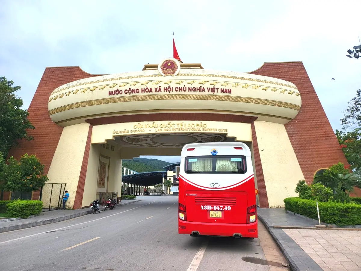 Dừng chân tại cửa khẩu Lao Bảo - Điểm khởi đầu cho những chuyến đi đầy trải nghiệm cùng Phan Văn