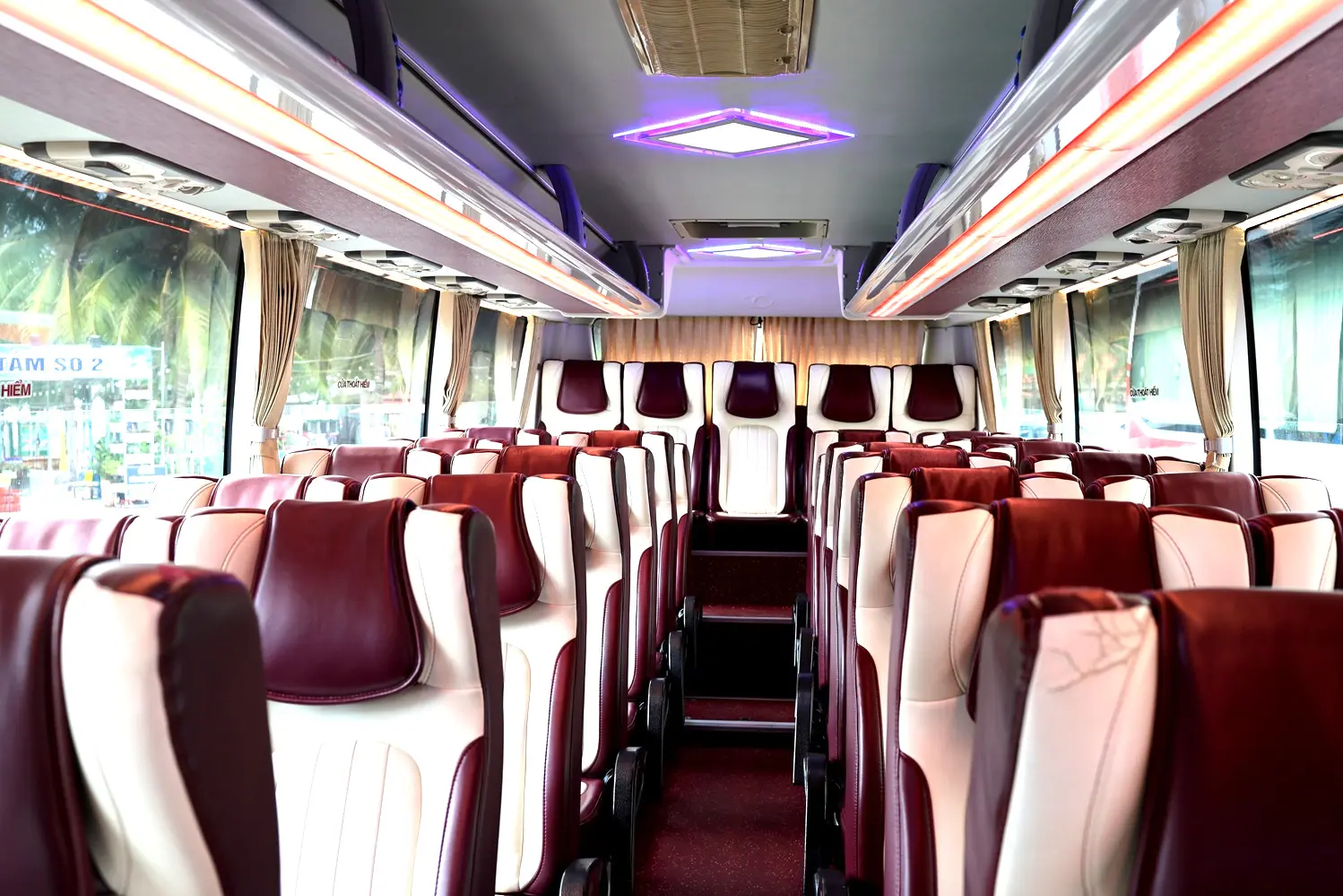 Nội thất bên trong nội thất hiện đại, đảm bảo du khách có một chuyến đi tuyệt vời