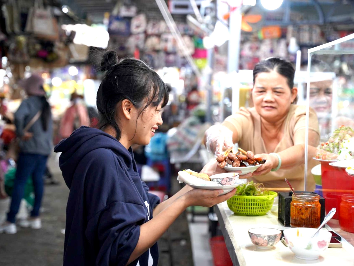 Trải nghiệm ẩm thực tại chợ Đông Ba
