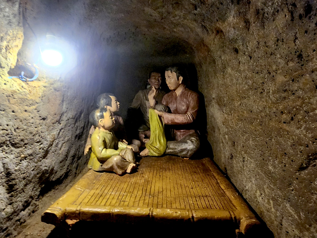 Địa Đạo Vĩnh Mốc - Huyền thoại sống trong lòng đất lửa