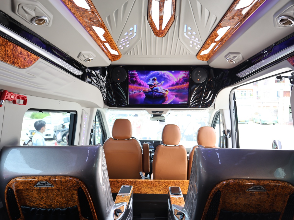 Âm thanh giải trí đều có sẵn trên xe