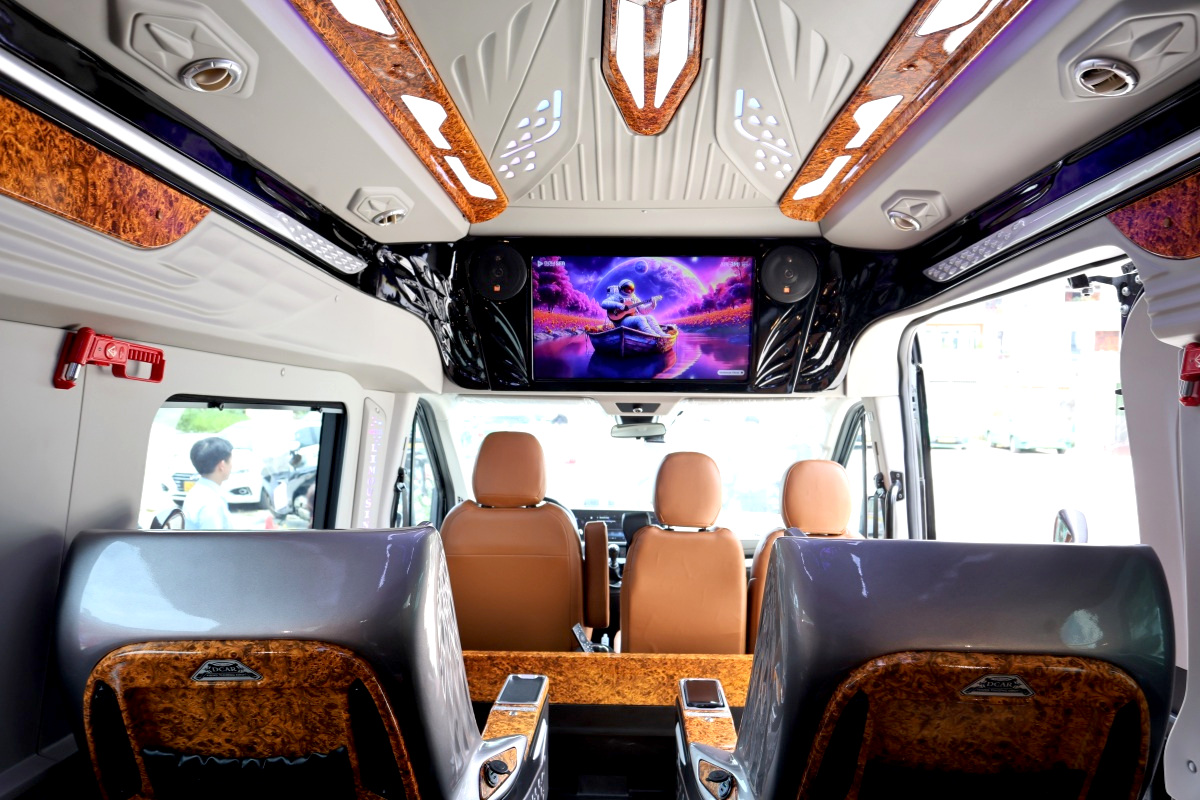 Limousine 9 chỗ thêm phần sang trọng với tiện nghi hiện đại