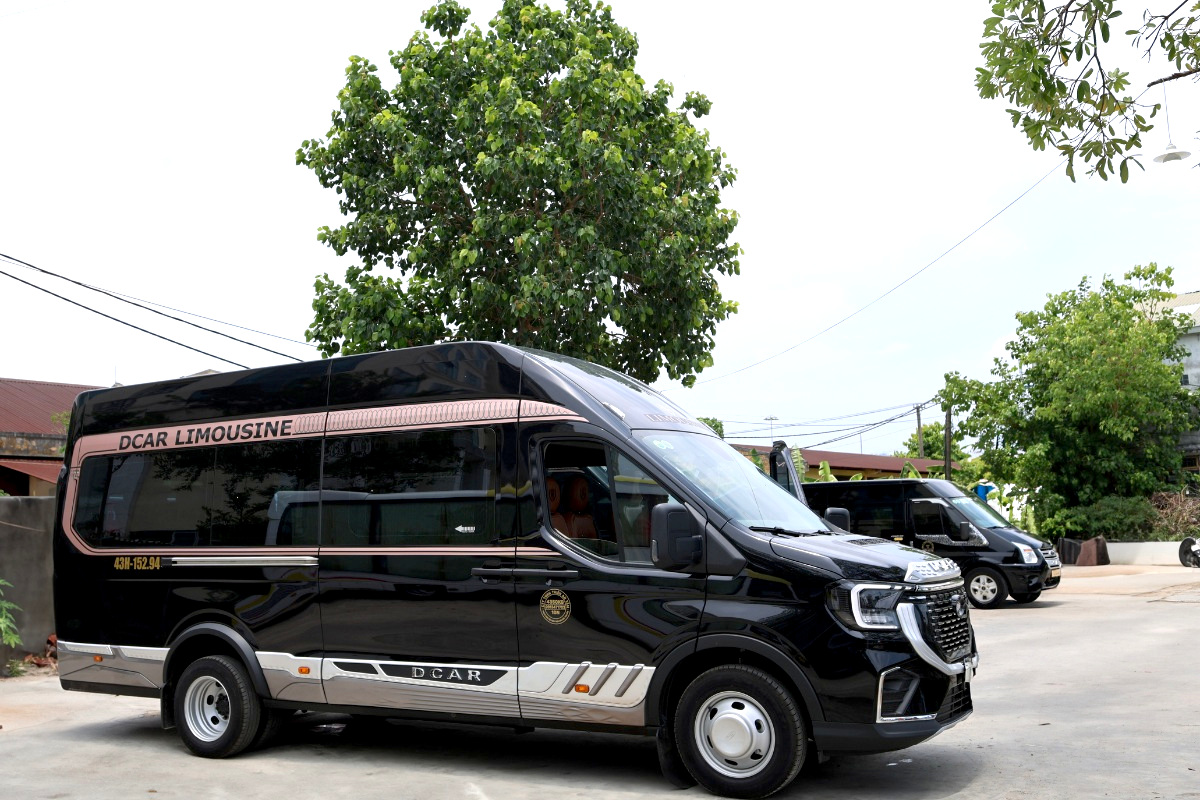 Xe limousine 9 chỗ đang được nhiều người lựa chọn thuê theo giờ