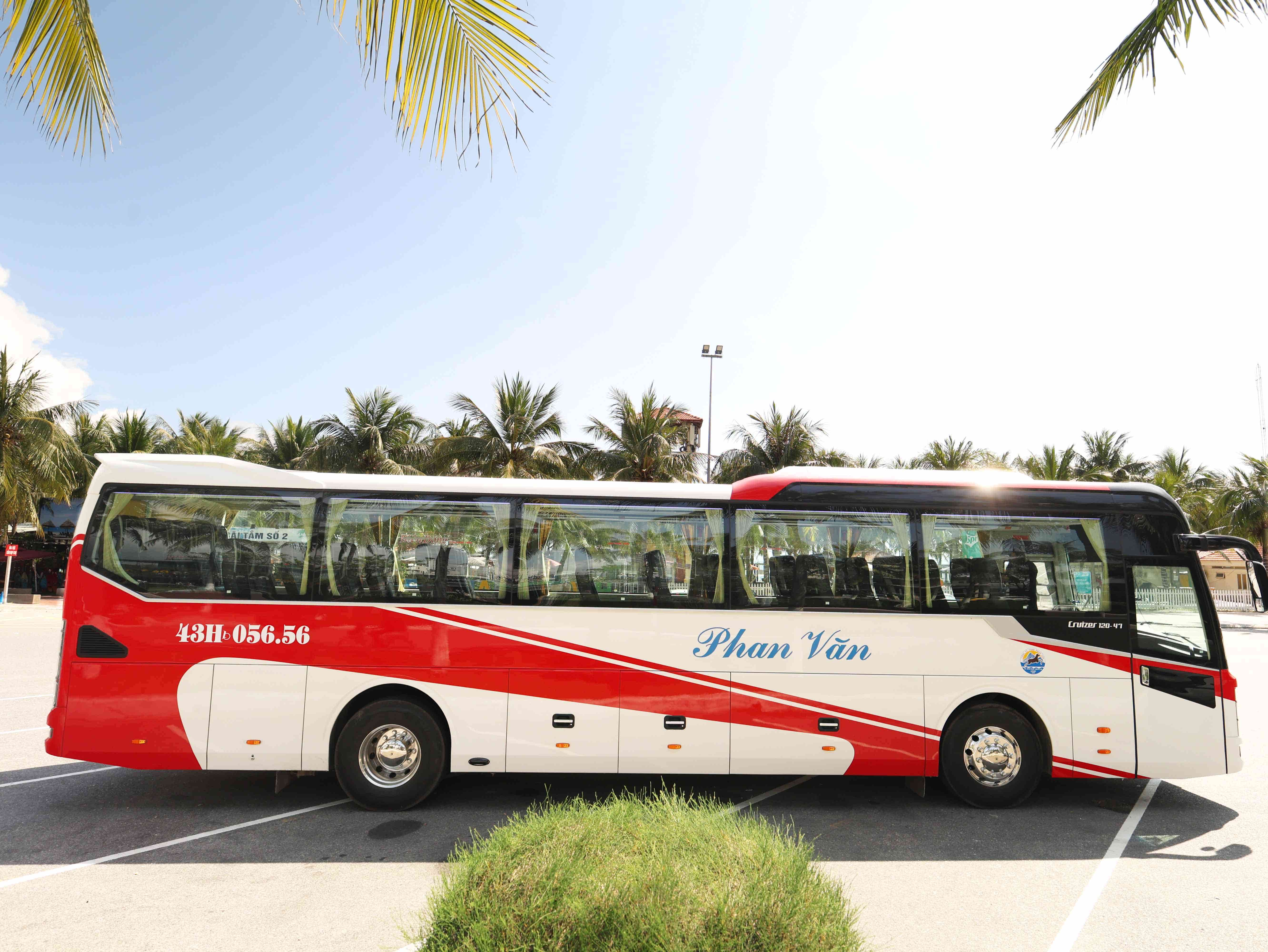 Xe Thaco Cruizer 47 chỗ đời mới tại Phan Văn&nbsp;