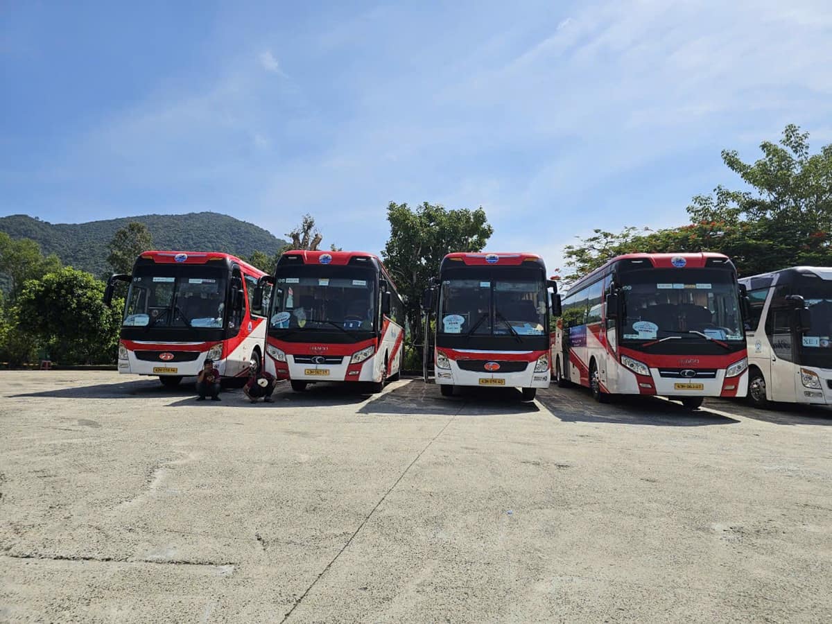 thuê xe từ huế đi lăng cô​