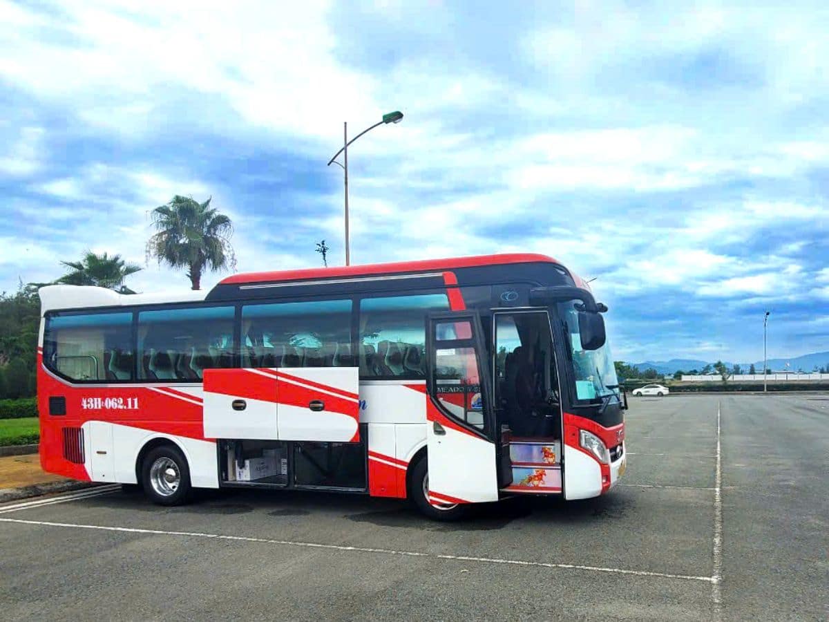 thuê xe từ huế đi lăng cô​