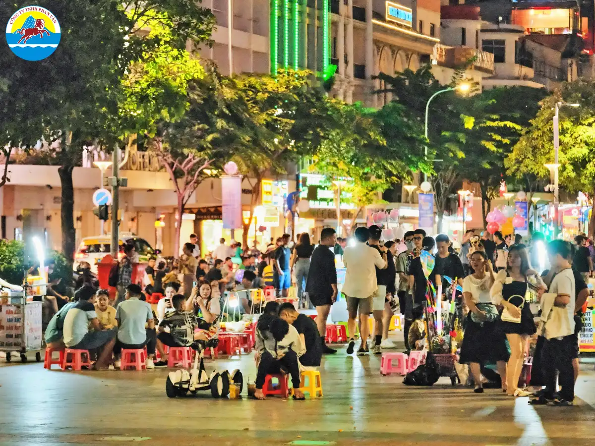 Phố đi bộ Nguyễn Huệ