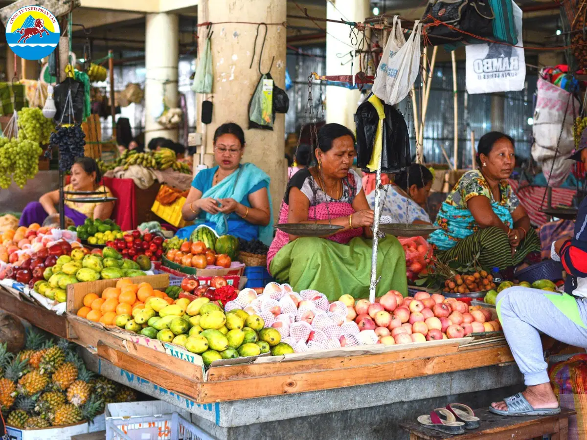Các khu vực đông đúc như chợ thường là nơi diễn ra nhiều vụ móc túi và lừa đảo