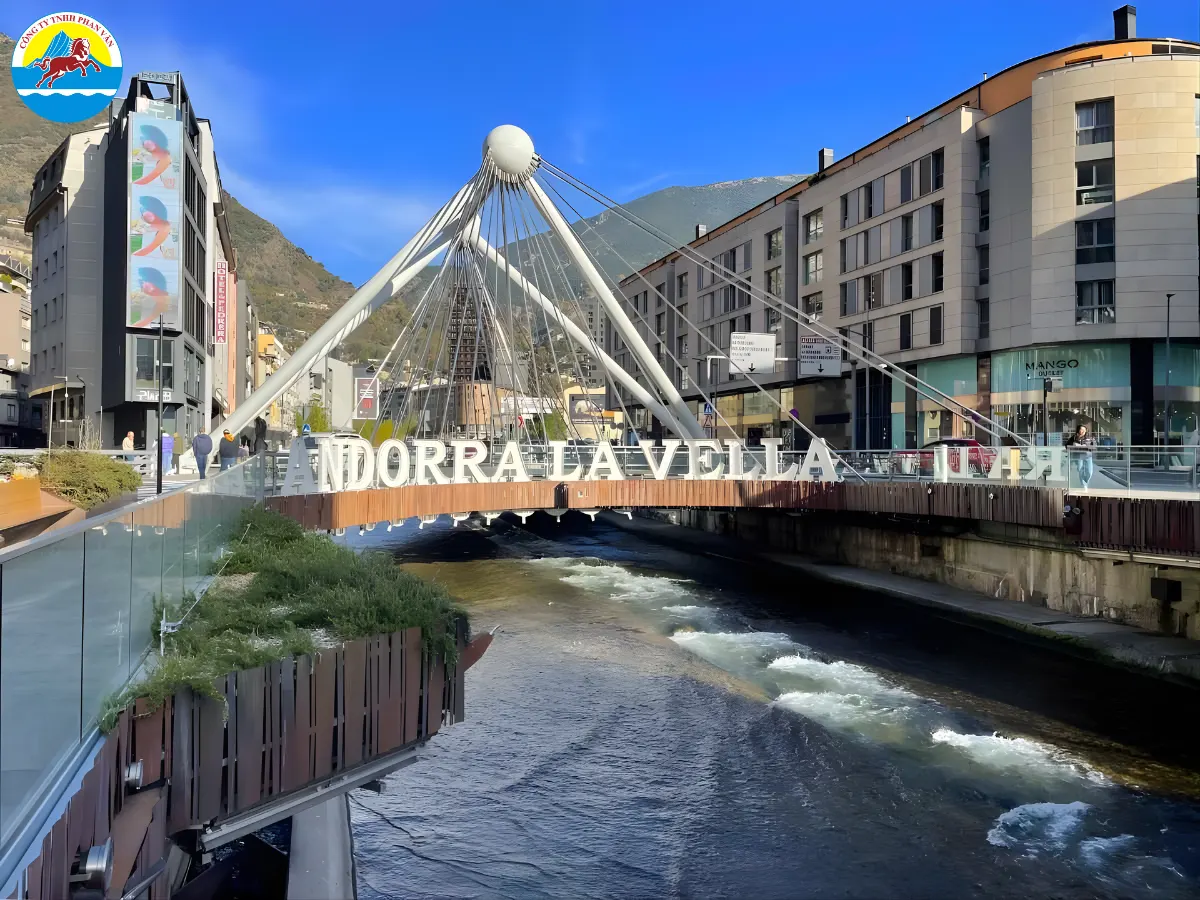 Andorra nằm giữa Pháp và Tây Ban Nha