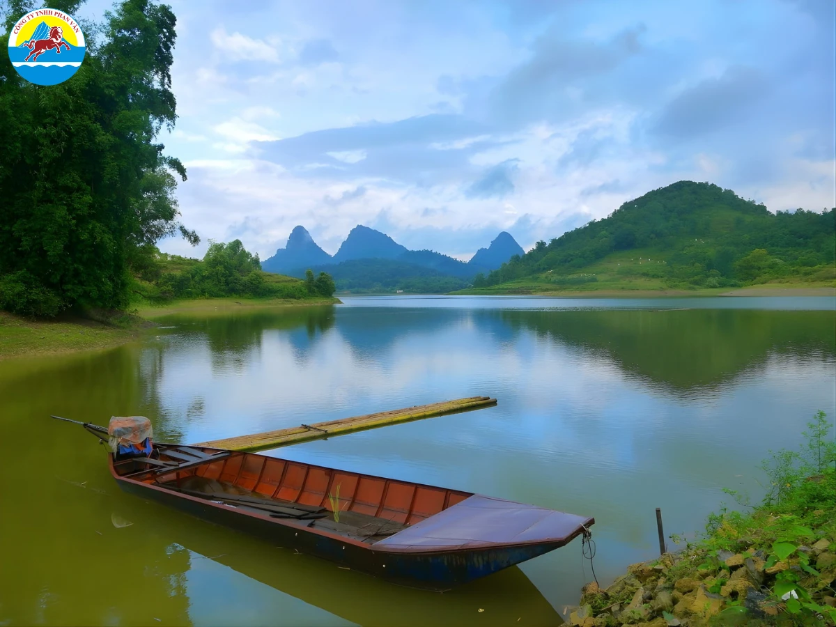 Hồ Tam Hoa