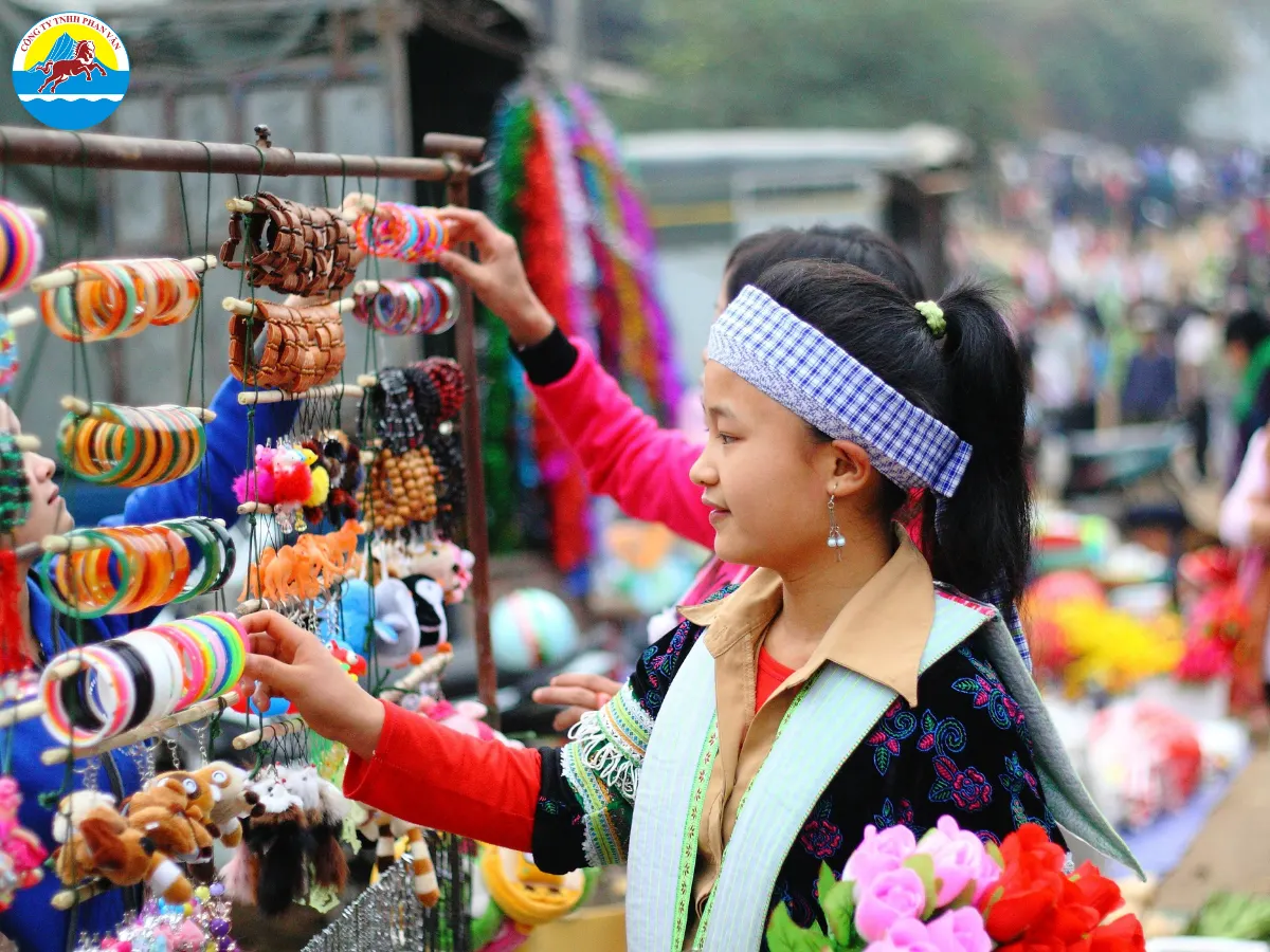 Chợ phiên Pác Mầu