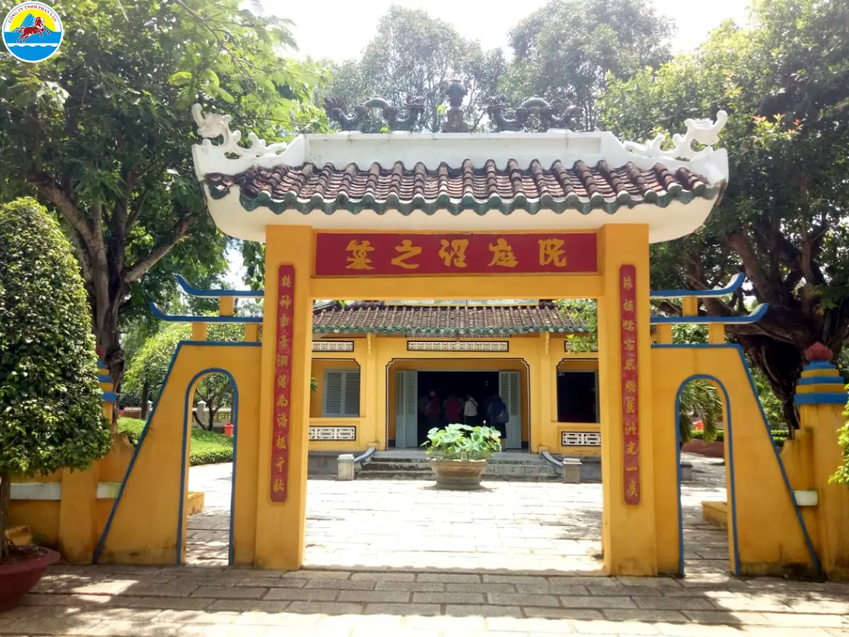 đi du lịch bến tre 1 ngày​