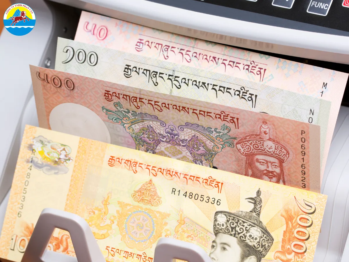 Đơn vị tiền tệ chính thức là Ngultrum (BTN)