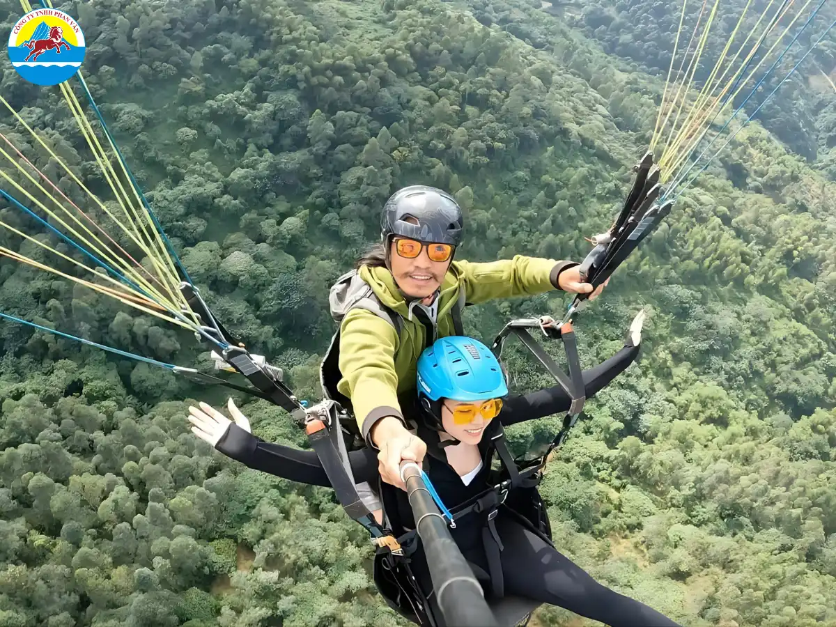 Nhảy dù lượn tại Núi Linh Trường