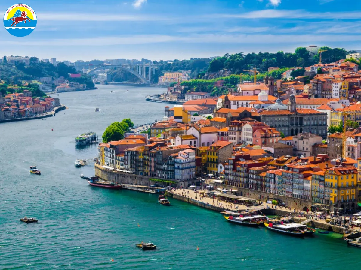 Khí hậu ấm áp quanh năm đã đặt Bồ Đào Nha vào danh sách những quốc gia dễ chịu nhất Châu Âu để du lịch