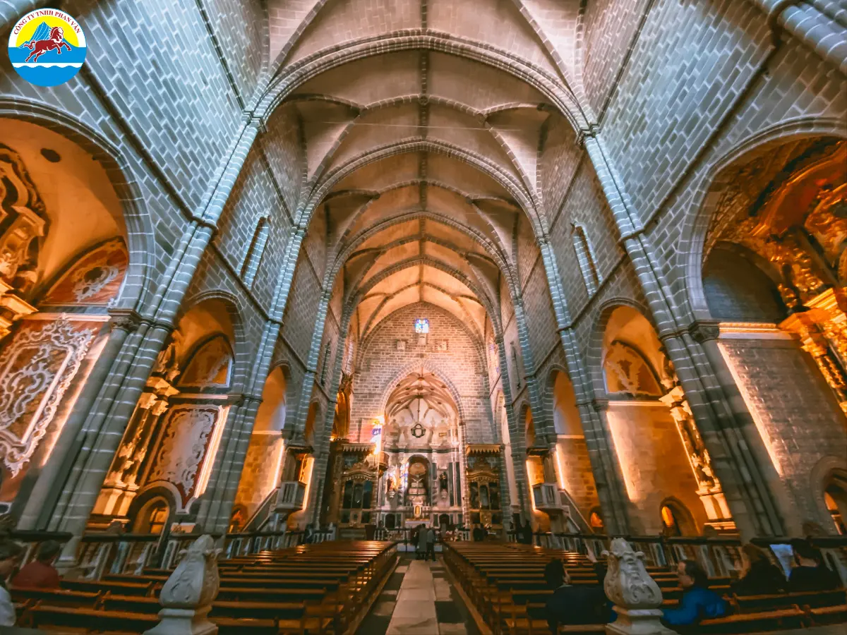 Nhà nguyện Xương (Capela dos Ossos)
