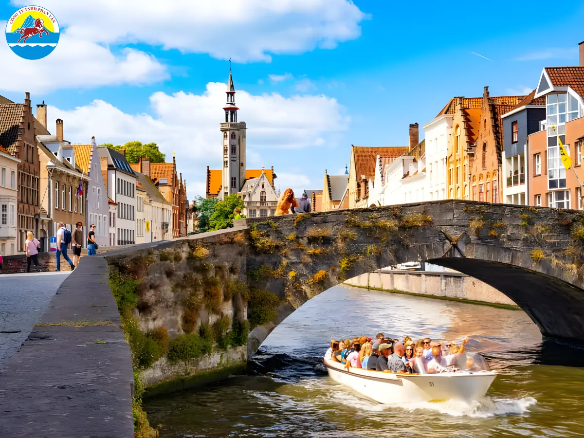 Bruges nổi bật với mạng lưới kênh đào uốn lượn