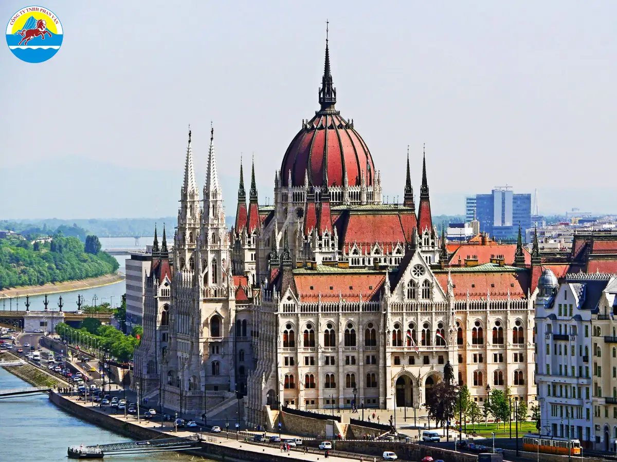 Nên đặt vé online trước