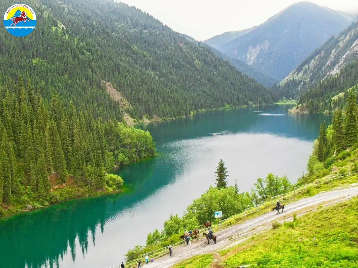 Chinh phục hồ nước núi cao và công viên quốc gia