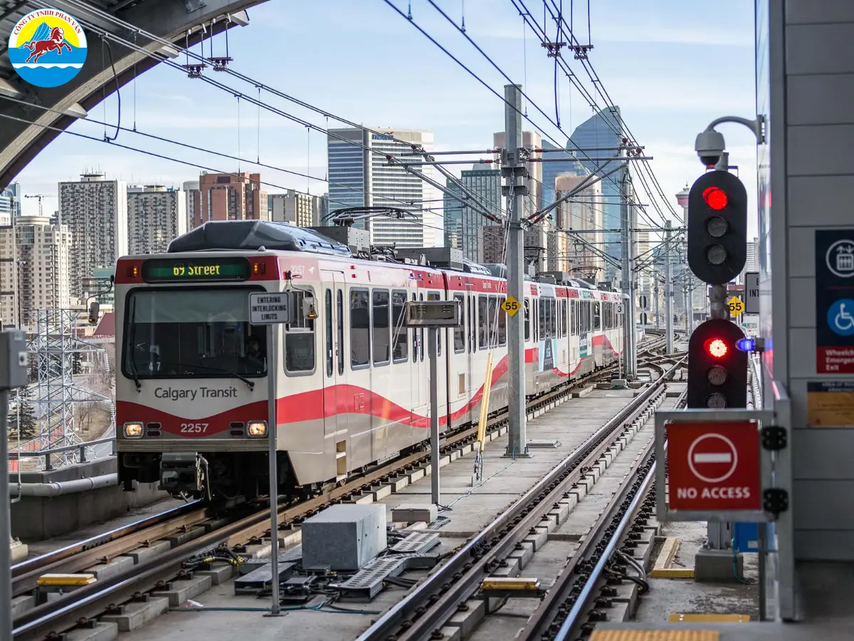 C-Train là tàu điện nhẹ chạy xuyên suốt trung tâm thành phố