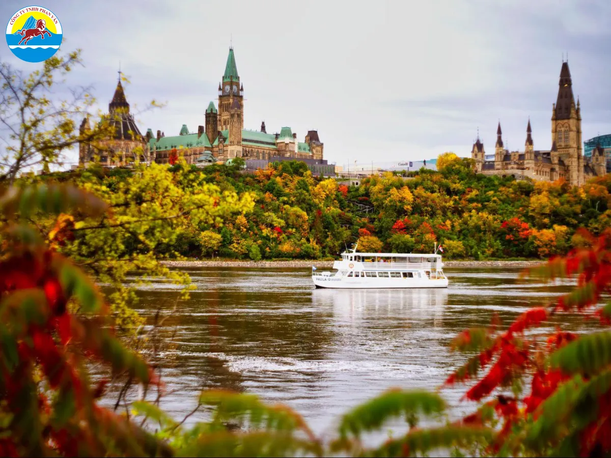 Thời tiết mùa thu ở Canada chênh lệch nhiệt độ lớn
