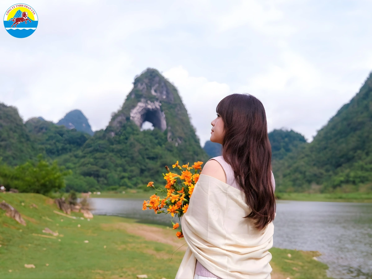 Núi Mắt Thần