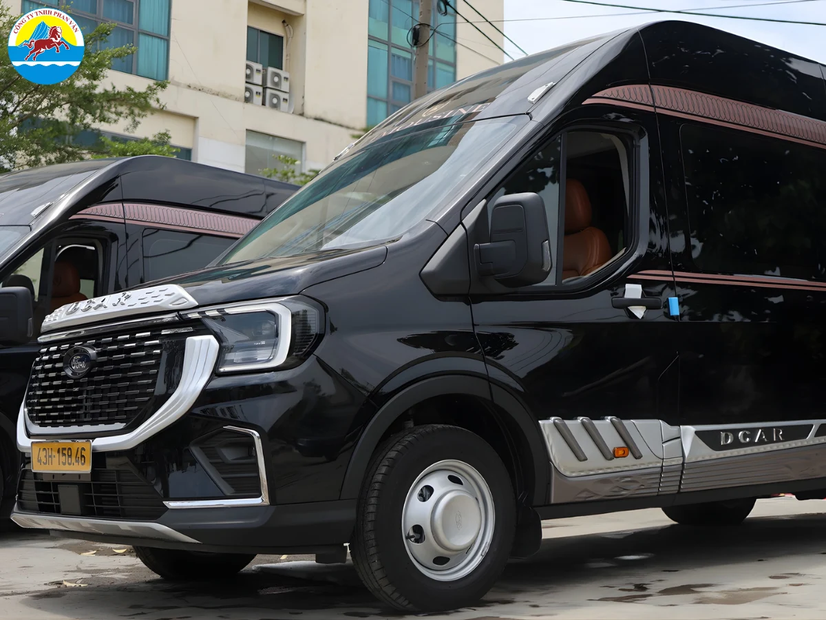 Xe du lịch tự lái hoặc có lái