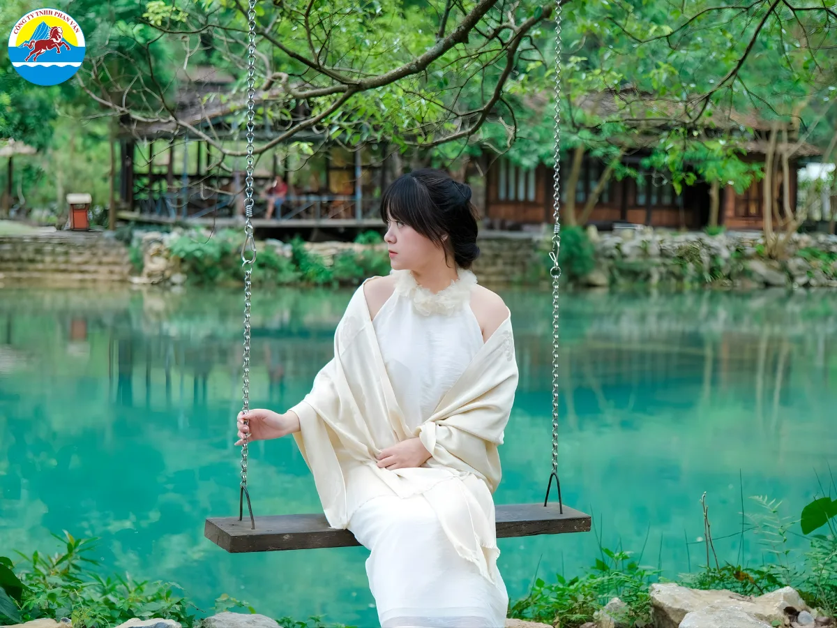 Check-in suối Lê Nin