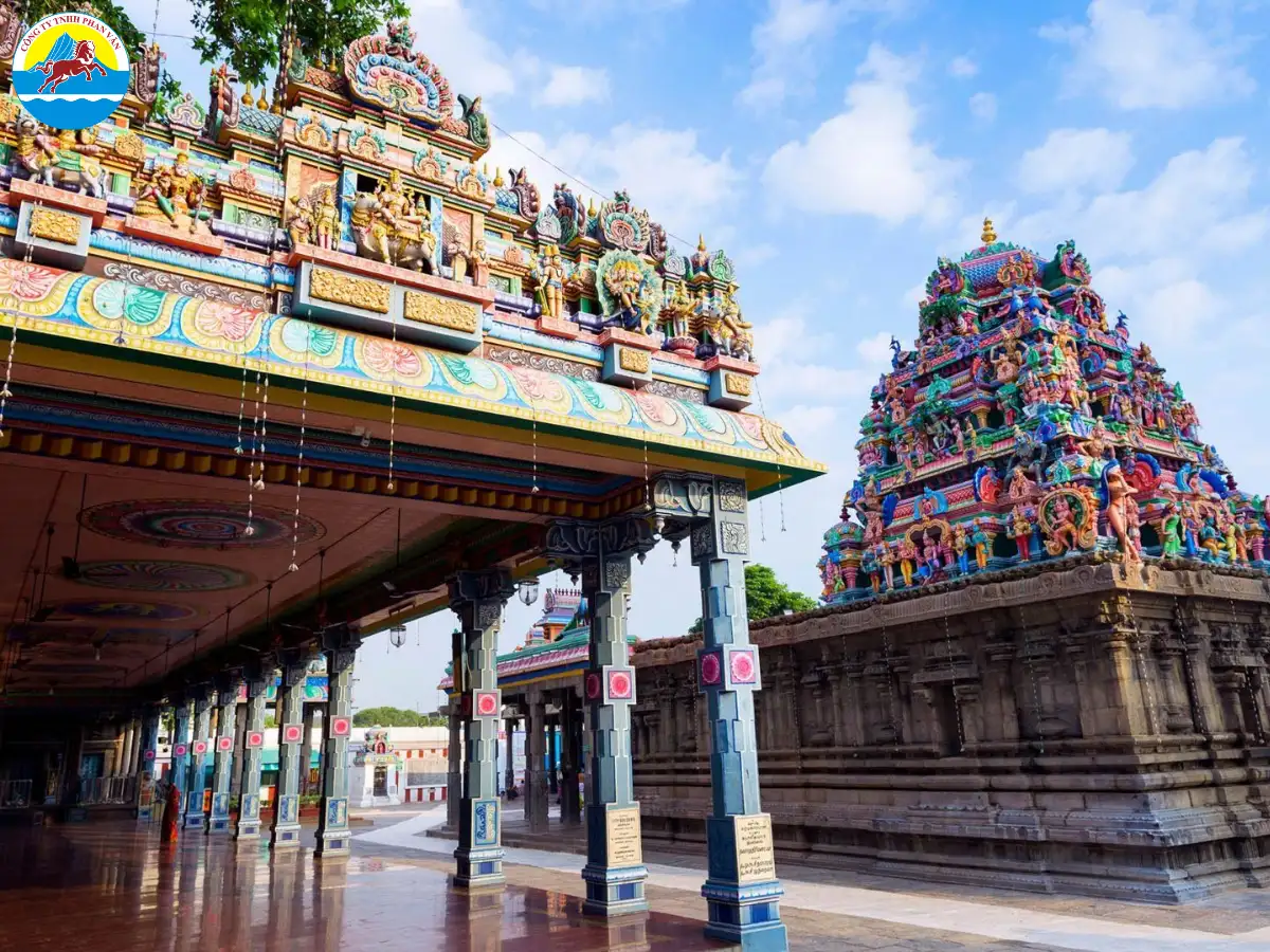 Chennai nằm bên bờ biển Coromandel thuộc Vịnh Bengal