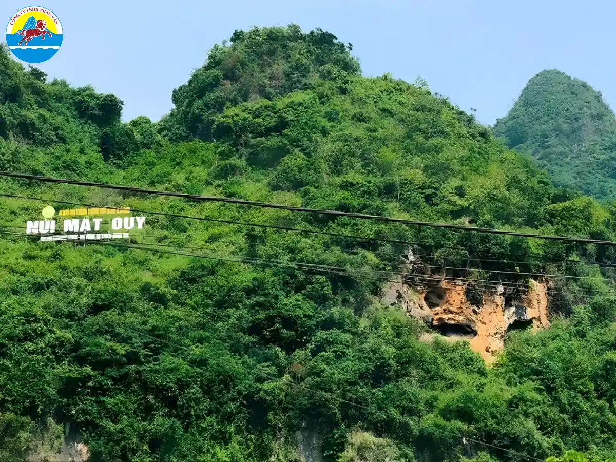 Núi Mặt Quỷ