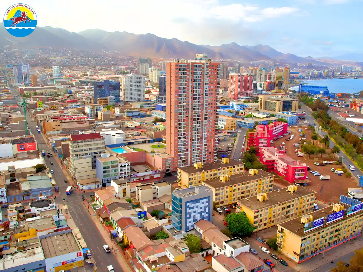 Chile bị "kẹp" giữa dãy núi Andes hùng vĩ và Thái Bình Dương