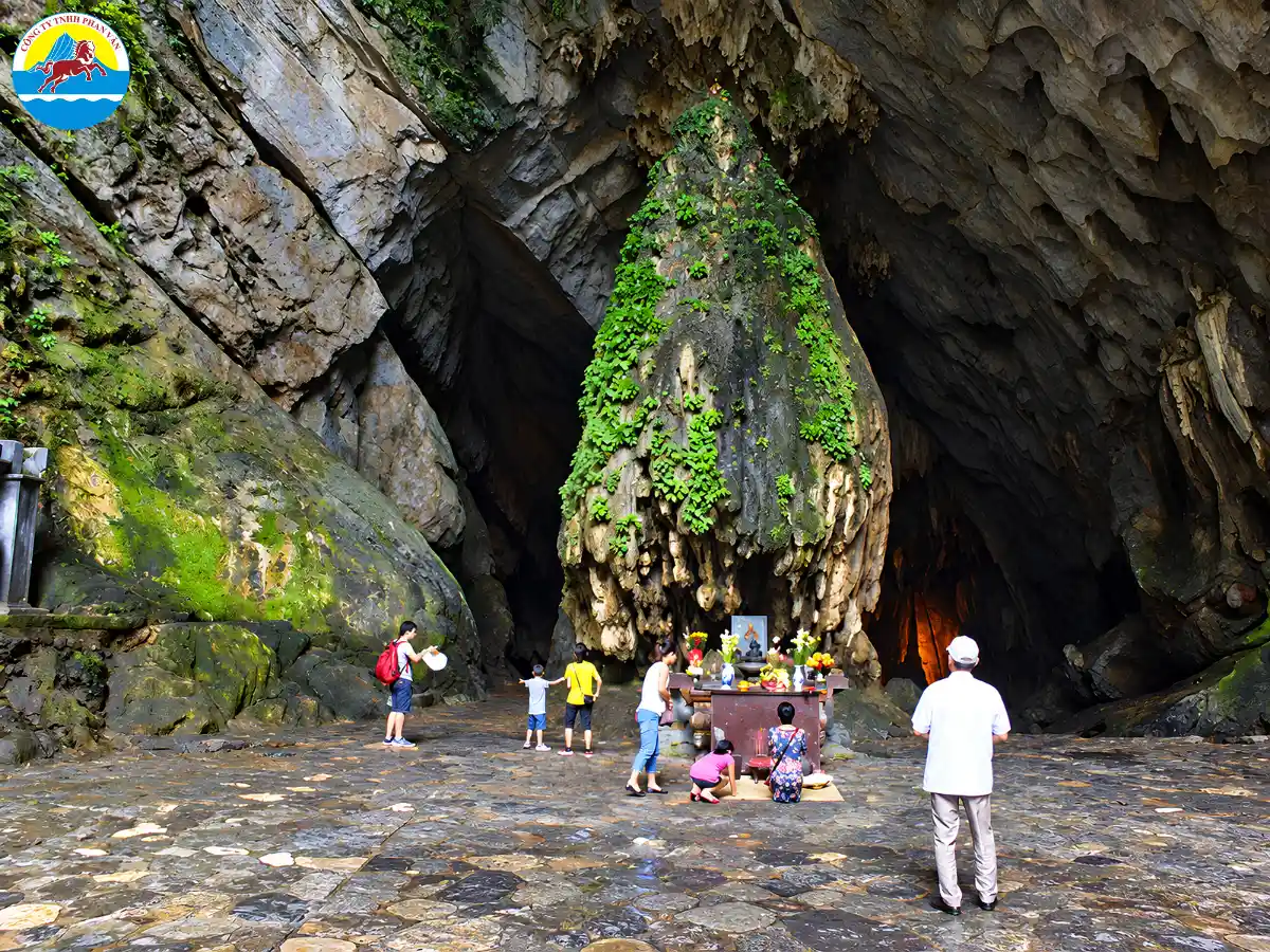 Khám phá động Hương Tích
