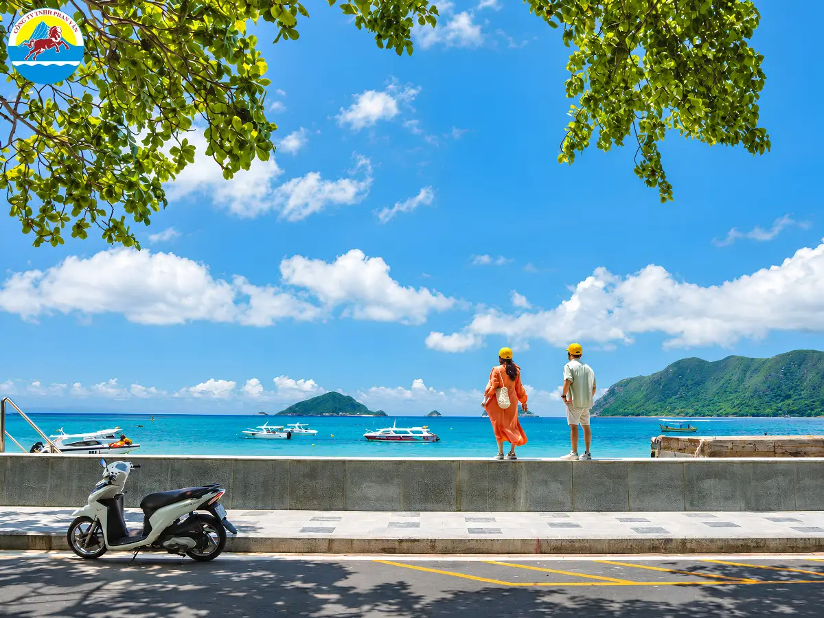 Du khách check in tại Côn Đảo