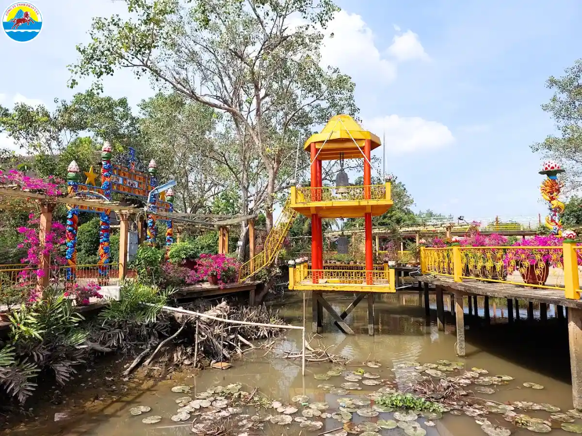 du lịch sinh thái cồn phụng​