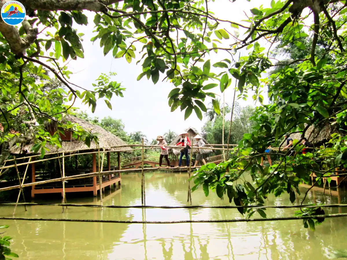 review khu du lịch cồn phụng​