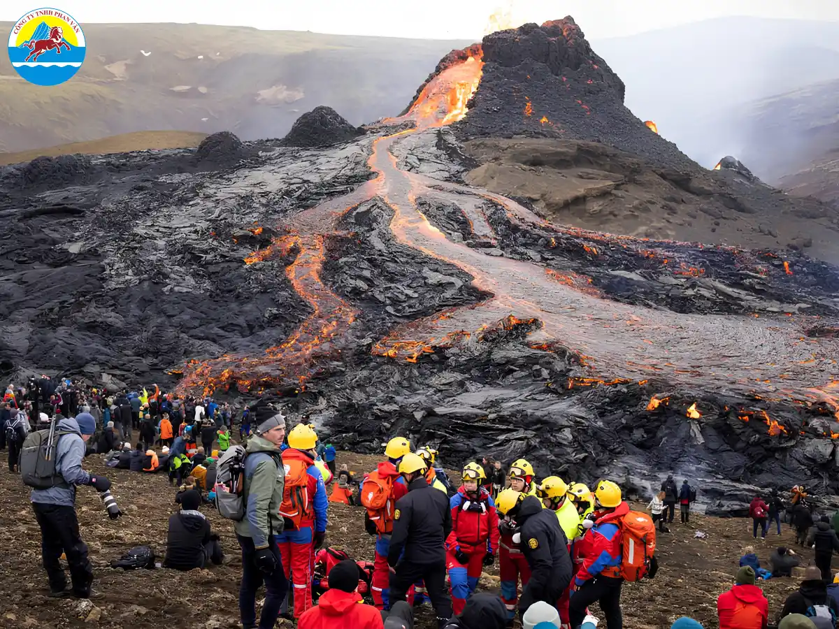 Leo núi lửa Nyiragongo