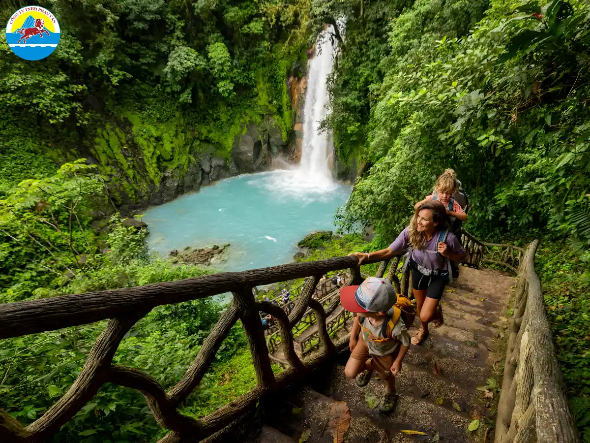 Costa Rica nhỏ bé nằm kẹp giữa Nicaragua và Panama