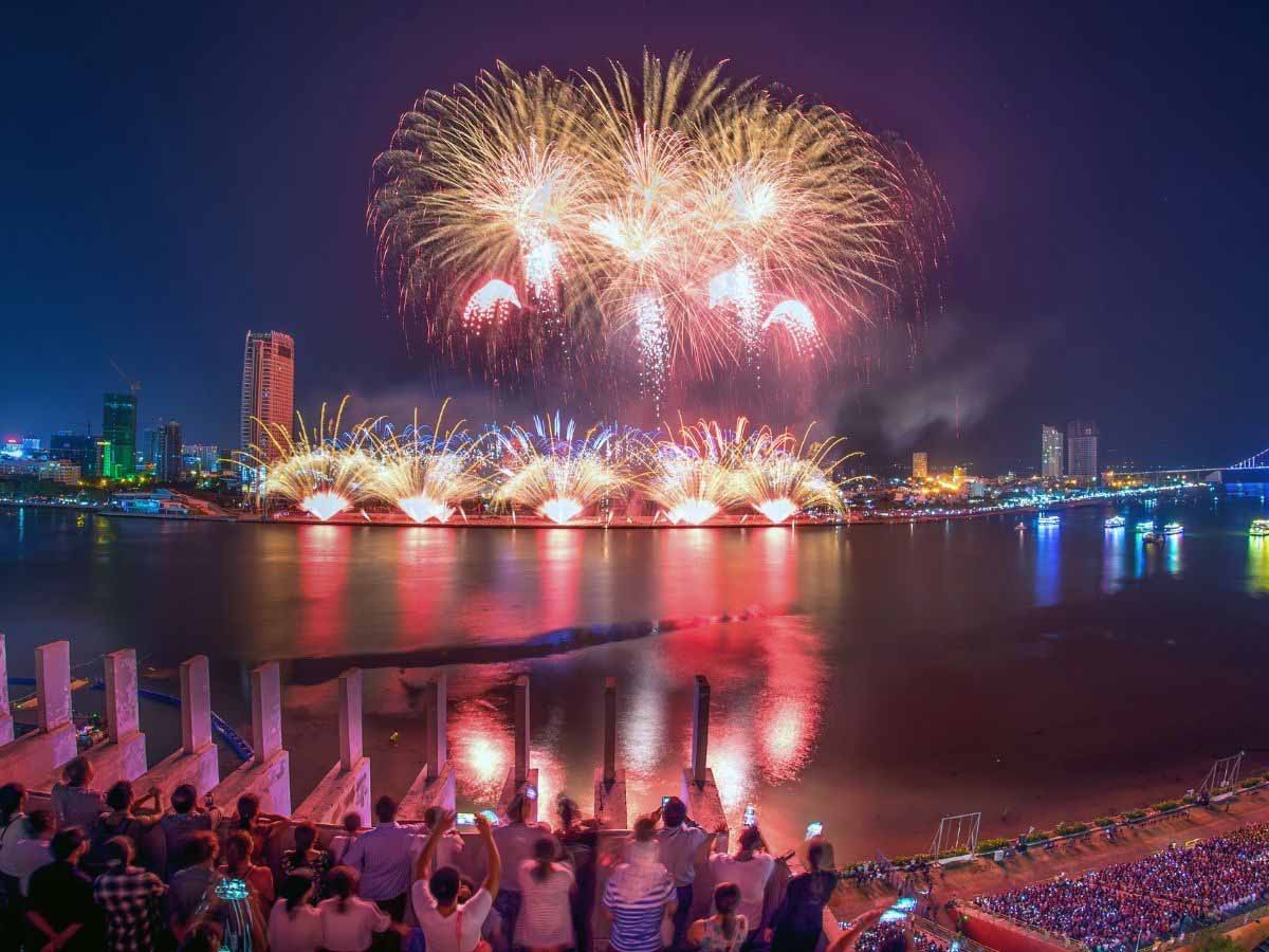 Thưởng thức lễ hội bắn pháo hoa mừng năm mới tại Đà Nẵng