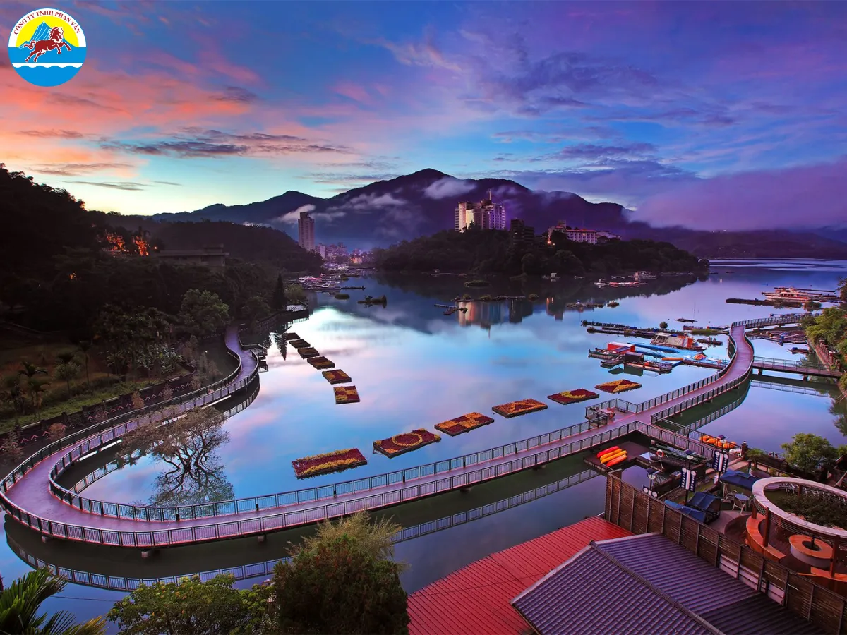 Hồ Nhật Nguyệt