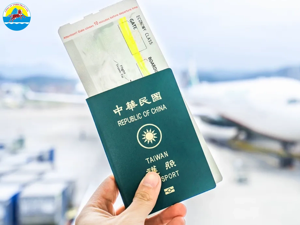 Trước khi lên đường, du khách cần chuẩn bị các giấy tờ đầy đủ