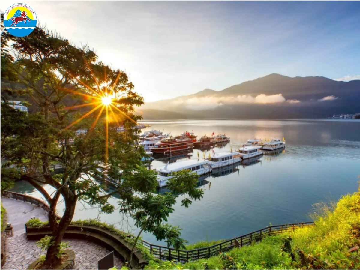 Mùa hè có cường độ nắng mạnh và lượng mưa lớn nhất năm