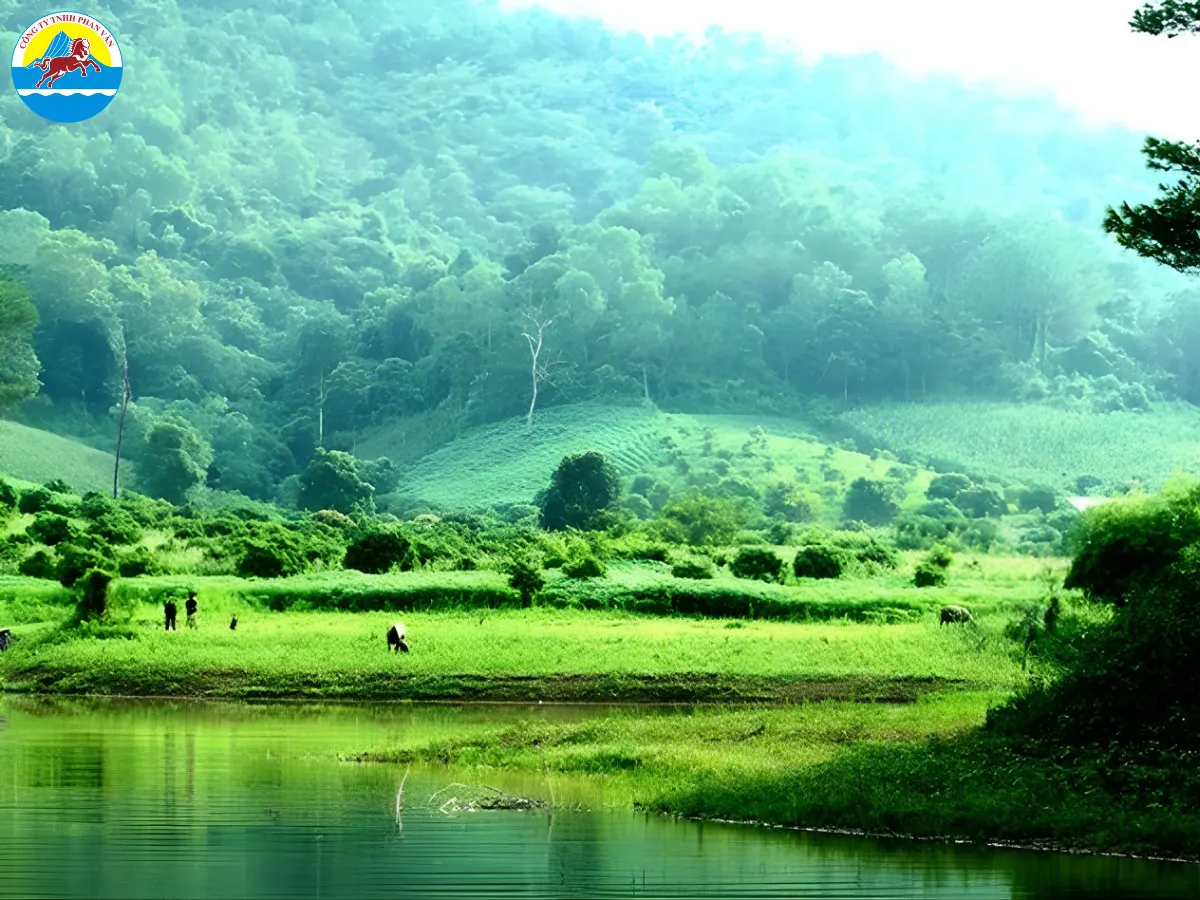 Hồ Khuôn Thần