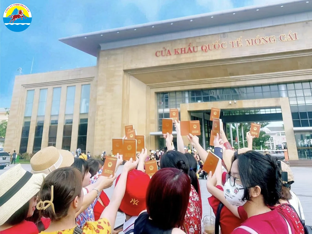 Sổ thông hành là giấy tờ bắt buộc thay cho visa khi du lịch Đông Hưng