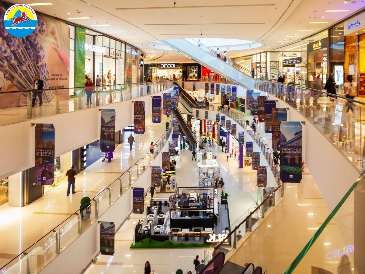 Săn hàng hiệu và trang sức vàng bạc