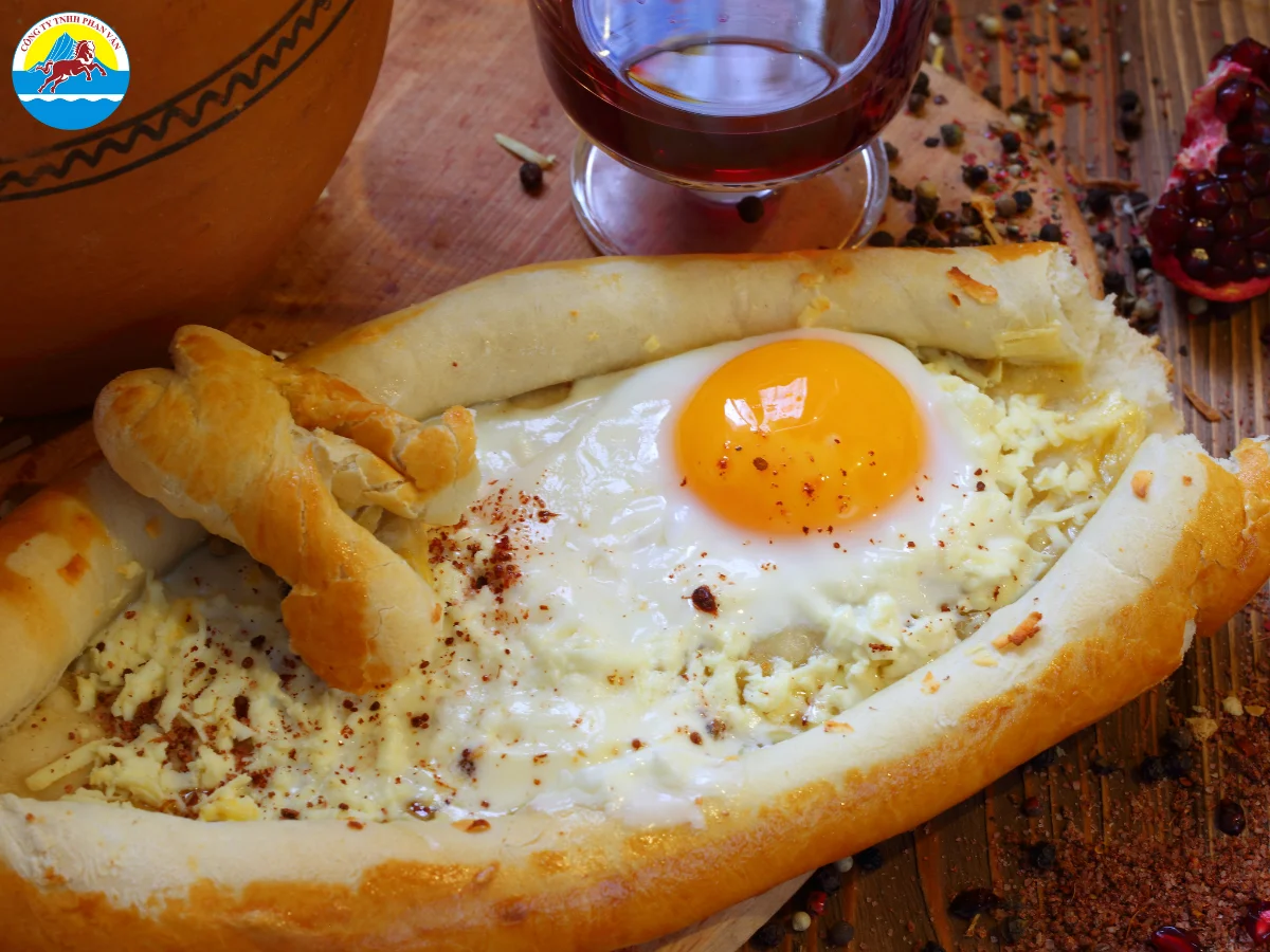 Khachapuri - Bánh mì phô mai quốc hồn