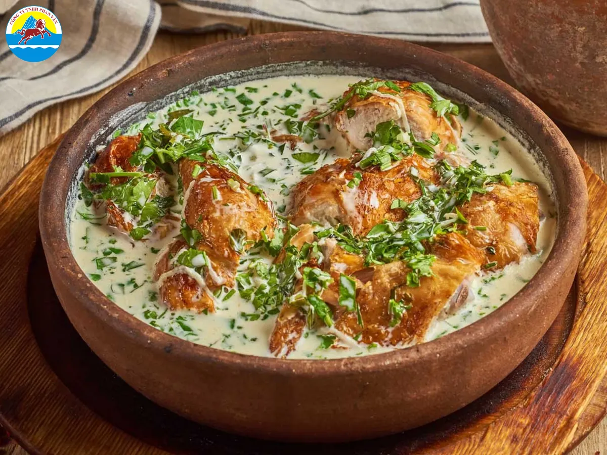 Shkmeruli - Thịt gà nướng trong nước sốt sữa tỏi